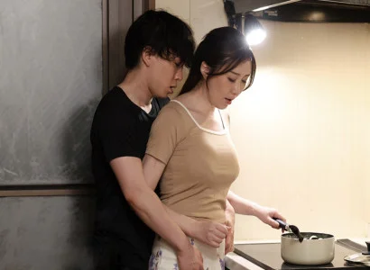 Người mẹ kế nóng bỏng đáp ứng mọi nhu cầu của con chồng