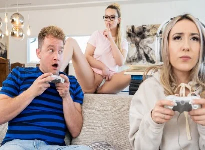 thiếu nữ bị bạn thân bội bạc lấy mất người yêu do quá mải chơi game